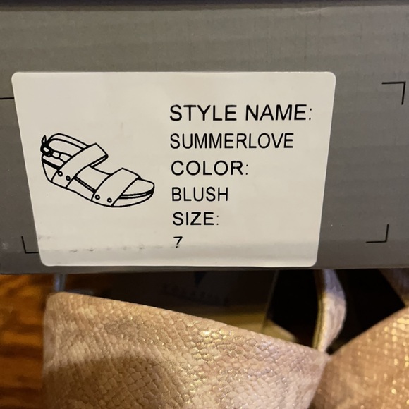 Volatile Wedge Sandals - Picture 3 of 4